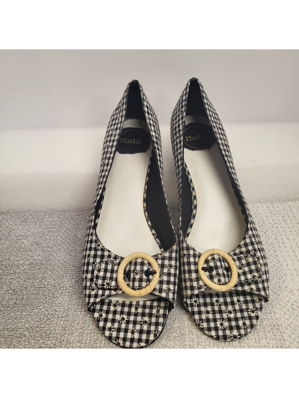 Y2K Mudd black-and-white gingham peep-toe flats feature a charming daisy print